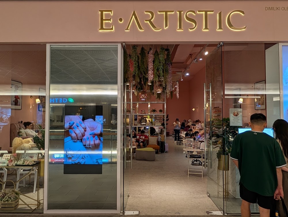 E ARTISTIC NAIL SALOON